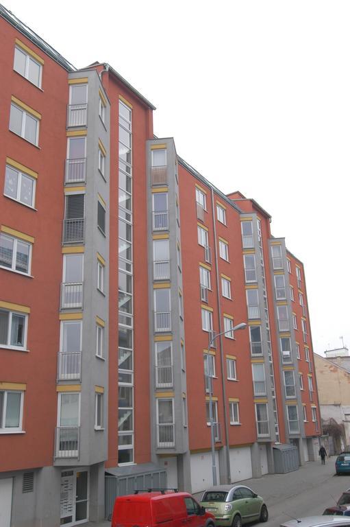 Eel Accommodation Бърно Екстериор снимка