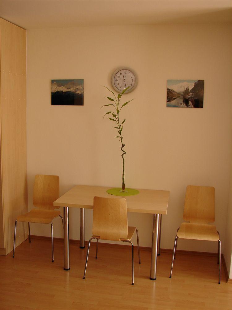Eel Accommodation Бърно Екстериор снимка