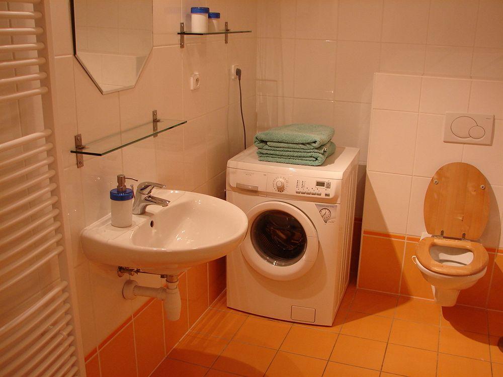Eel Accommodation Бърно Екстериор снимка
